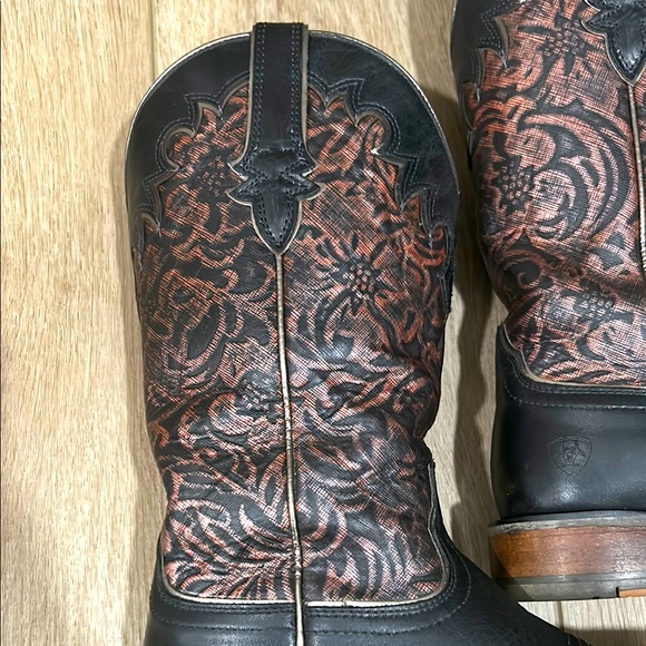 Ariat women’s black western boots. Size 9B - Picture 8 of 9